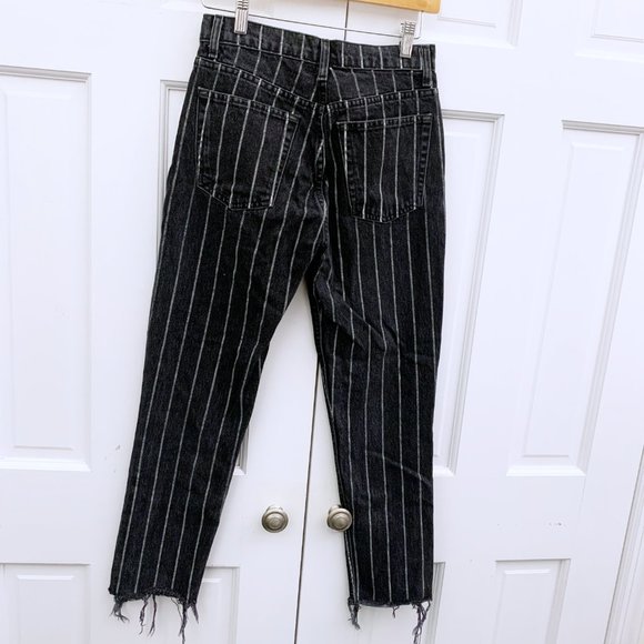 Reformation Roper Cropped Straight Jean in Sulu - Picture 2 of 7